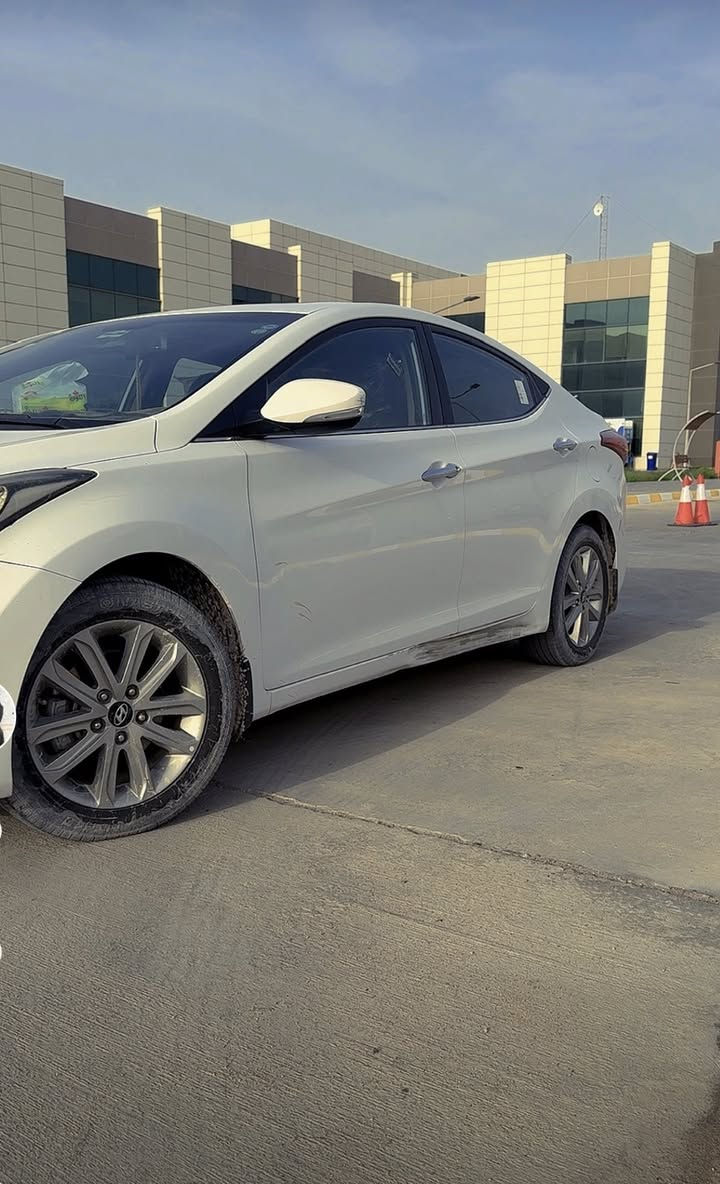 النترا 2016 خليجي فول عدا البصمة ماشية 207 السعر 126 وبيها مجال بسيط  ***********
