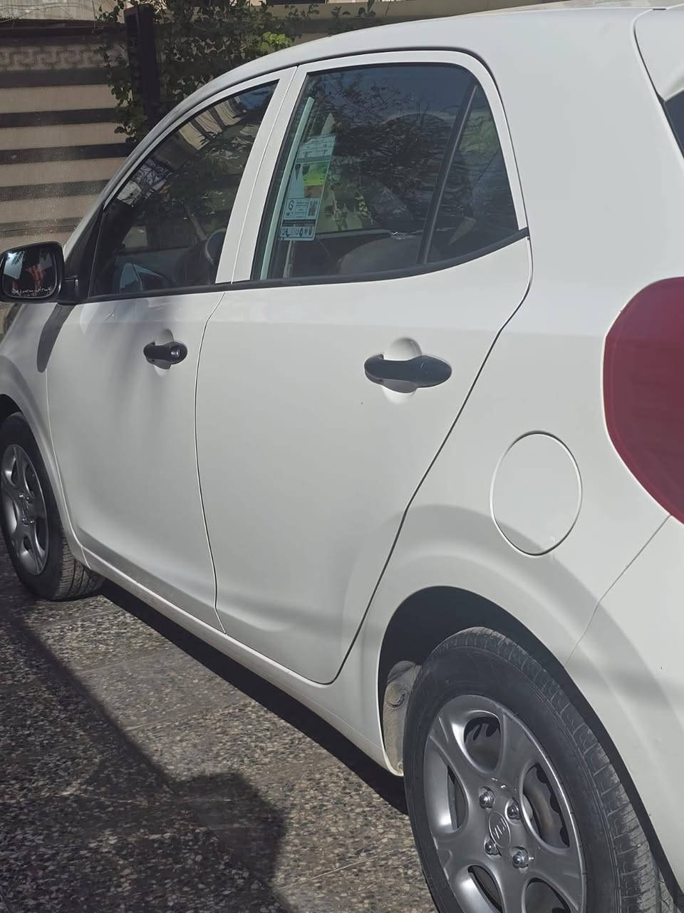 السلام عليكم
كيا بيكانتو موديل 2020 خليجي ماشية 35 الف كيلو فقط السيارة بيها ربع صبغ بالباب الخلفي من جهة الجاملغ الايمن و الجاملغ الايمن بي طعجة خفيفة موضحة بالصورة و الباقي كفالة  السيارة جديدة و ممشاها قليل لون ابيض رقم اربيل سعرها 115 و بيها مجال للشراي ***********
