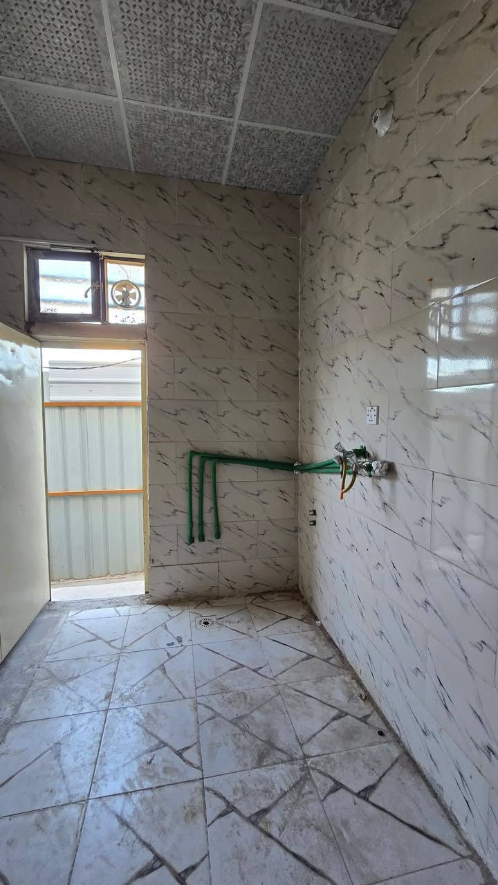 ⚜️دار للبيع  مساحه 70 م  ركن طابو زراعي سند 25
⚜️اساس صب السقف صب البناء بلوك
⚜️سعر البيع 25 مليون وبي مجال 
⚜️غرفه صاله  مطبخ صحيات 
العنوان شارع المطار القديم قرب صيدلية صفا 
للاستفسار الاتصال على الرقم ***********
