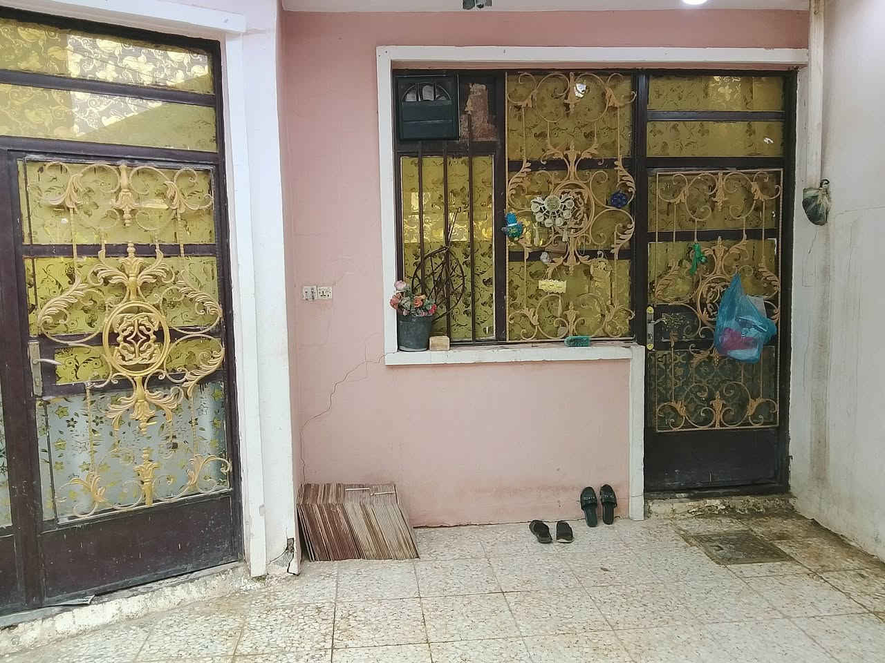 بيت للبيع او مراوس الزعفرانيه شارع الزوراء يم اسواق الباشه او اسواق الورده بيت ركن على ڜارعين رابع فرع عن الشارع العام يم الجسر الجديد اسواق مريم  مساحه البيت ١٦٠م طابق ونص غرف النوم عدد ٤ حمام عدد ٢ استقبال ومطبخ ومنور وترك خلف البيت كراج كبير زراعي رقم  موبايل (***********)وتساب موجود البيت نضيف السعر (١٢٠)مليون وبي مجال للشراي
