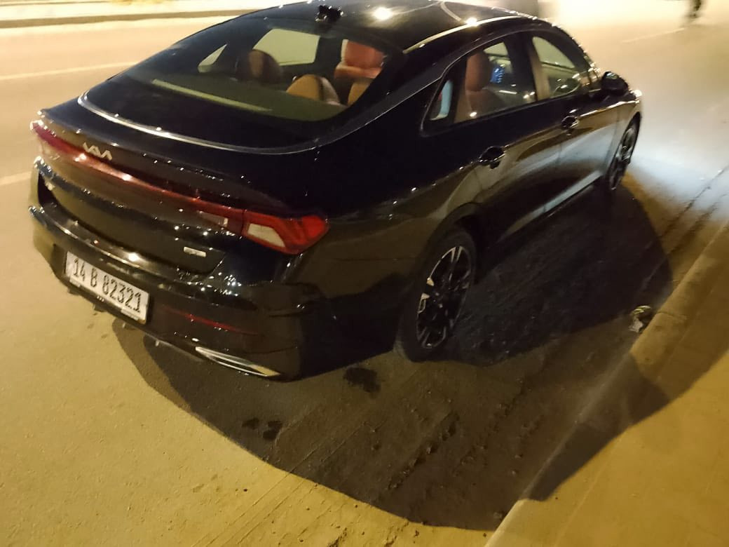 كي فايف جيتي لاين موديل 24
ماشية 17 الف 
فول عدا الفتحة
داخل احمر 
حادث كلش خفيف بنيد فقط بدون دواخل بدون راديترات  
ايرباك الدركة فقط 
باسمي حره 
السعر 200 ورقة 
***********
