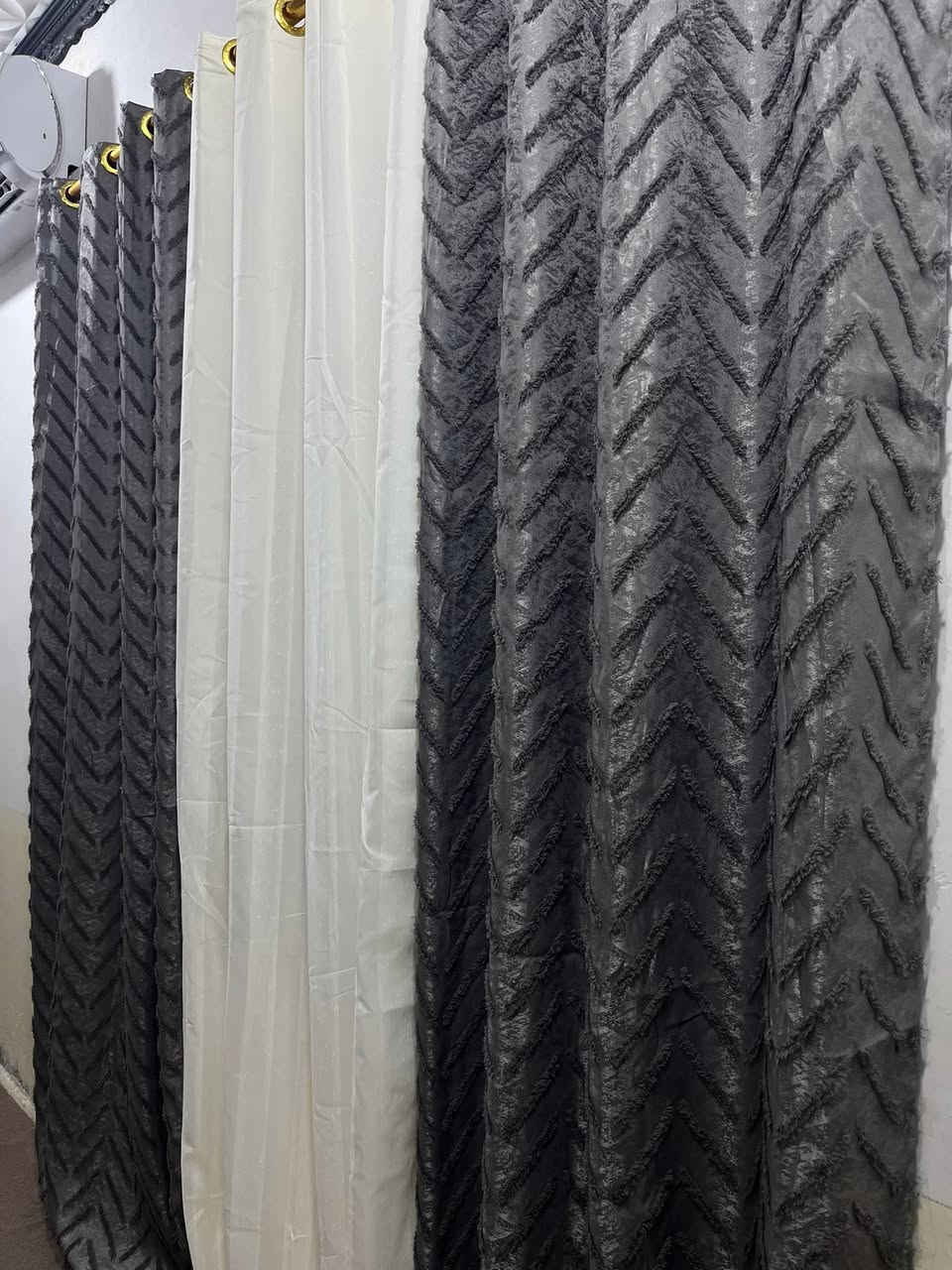 برده بوهيمي 3 قطع مع تول. تتكون من نقشتين ثقيله جداً الصراف 

ارتفاع 3.10 عرض 4.5 حقيقي 
السعر 25.000دينار عراقي

 ملاحظه. تول بوهيمي
يوجد خدمة توصيل 5 لكل المحافظات

 للحجز والاستفسار وتساب ***********
راسلوني خاص  🦋🤎🌈
