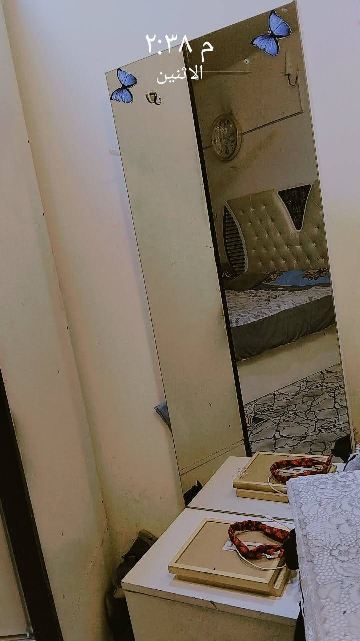 سلام عليكم غرفه تركيه البيع 8قطع سعره 400 بيهه شي بصيط اريد اشيل مستعجل عله بيعتهه  مكانهه بغداد حي الكوفه رقم ***********
