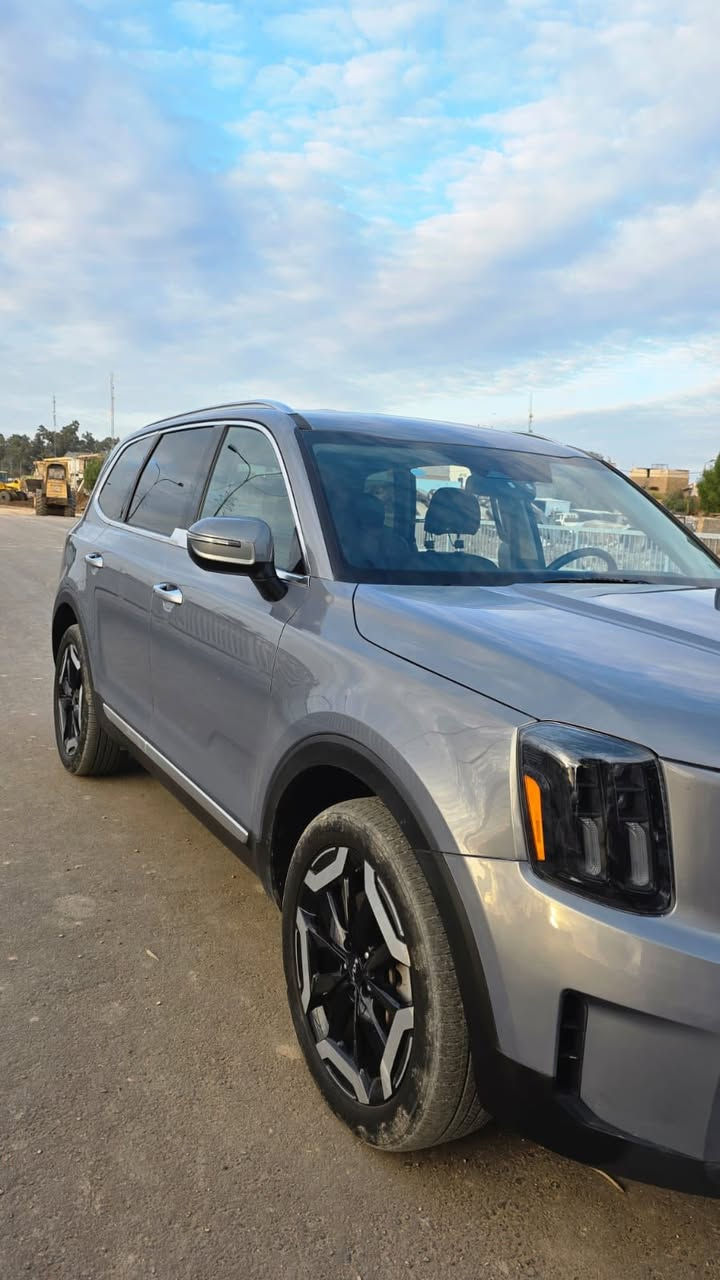 للبيع تيلورايد 2024Sبدون رقم منفيس بسمي حجم المحرك : 6 سلندر 3800
عداد المسافه :18الف mill 
الضرر : جاملغ فقط صبغ بدون ارباك بدون دواخل 
السياره نضيفه جدا بدون نواقص 
السعر267بيه مجال قليل كلش  ***********مكان الديوانيه
