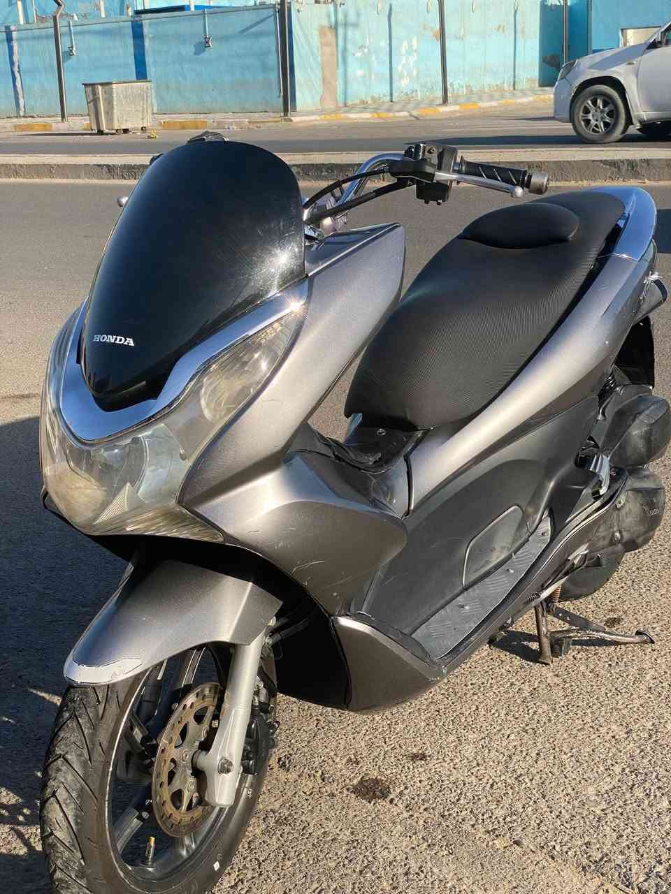 السلام عليكم للبيع دراجه pcxجيل الاول  دراجة  ماخذها رمبه الدراجه وأعلى ايدي حجم مكينه 150ياباني الاصلي دراجه جديده مال جناي وعلئ ايدي 
ياباني الاصلي دراجه كامله أستان كهربائي حساس ازدحام سويجات دراجه جديده الدراجه  احلا من الصور مال جناي المكان بغداد دراجة مكفوله اي نقص مابيه السعر خاص ***********
