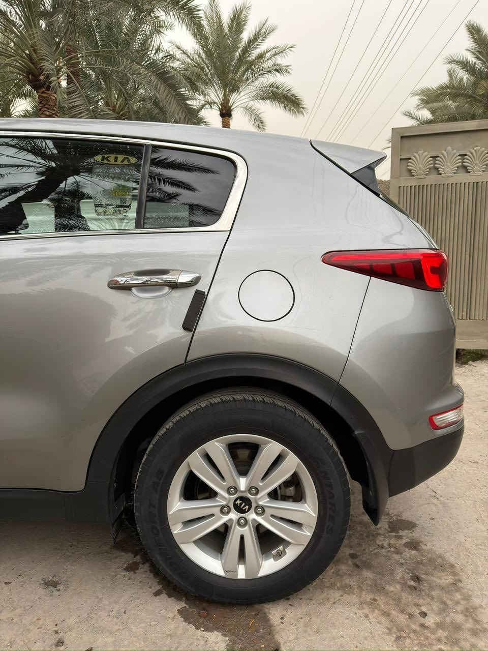 سبورتج 2019.    LX.   سياره بدون حادث. سرقه. فقط جاملغ وبنيد.  سياره نضيفه جدا.  بدون حادث ماشيه 67.    مكاني بغداد شارع حيفا السعره 157.   وبيه مجال قليل.   رقمه بغداد الجديد وباسمي.       ***********.
