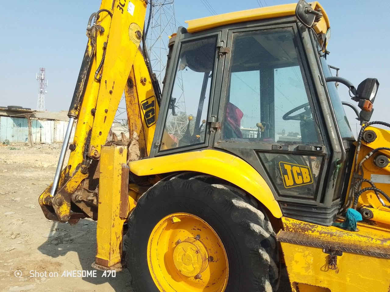 سلام عليكم 
مستعجل علبيع جي سي بي موديل 96 للبيع محرك مجفت جديد كير عادي جديد رقم نجف بسمي سنوية لل29 
مكاني بغداد ***********/***********
