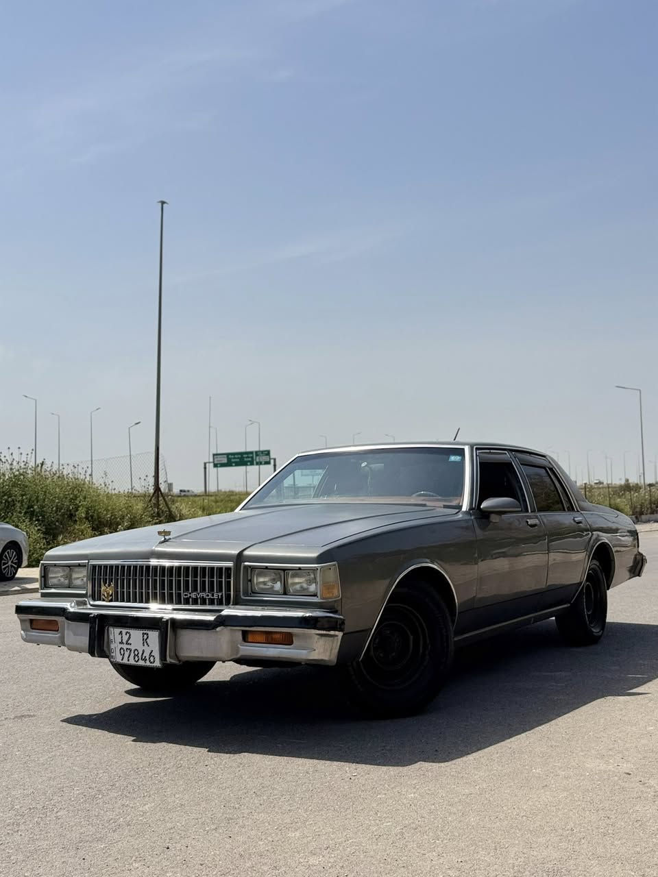 Chevrolrt Caprise 1988
السلام عليكم للبيع شيفروليت كابريس كلاسيك ١٩٨٨ 
~~~~~~~~~~~~~
🚘نوع السيارة :شيفروليت كابريس كلاسيك 1988

🔍الفئة:classic

❌الحادث او الضرر :  بدون حادث مصبوغ عام للجمالية

🚀حجم المحرك :V8

⚙️السلندر: 8 
تبريد و كهربايات كل شغال 
كير و محرك بشرط مابي نواقص
تخم تايرات جديد
رقم و سنوية جديد باسمي
تحويل ثاني يوم
🛞 نظام دفع المركبة: دفع خلفي
 

‎للأستفسار
WhatsApp
0770 449 9952 Asia
0750 449 9952 Korek
