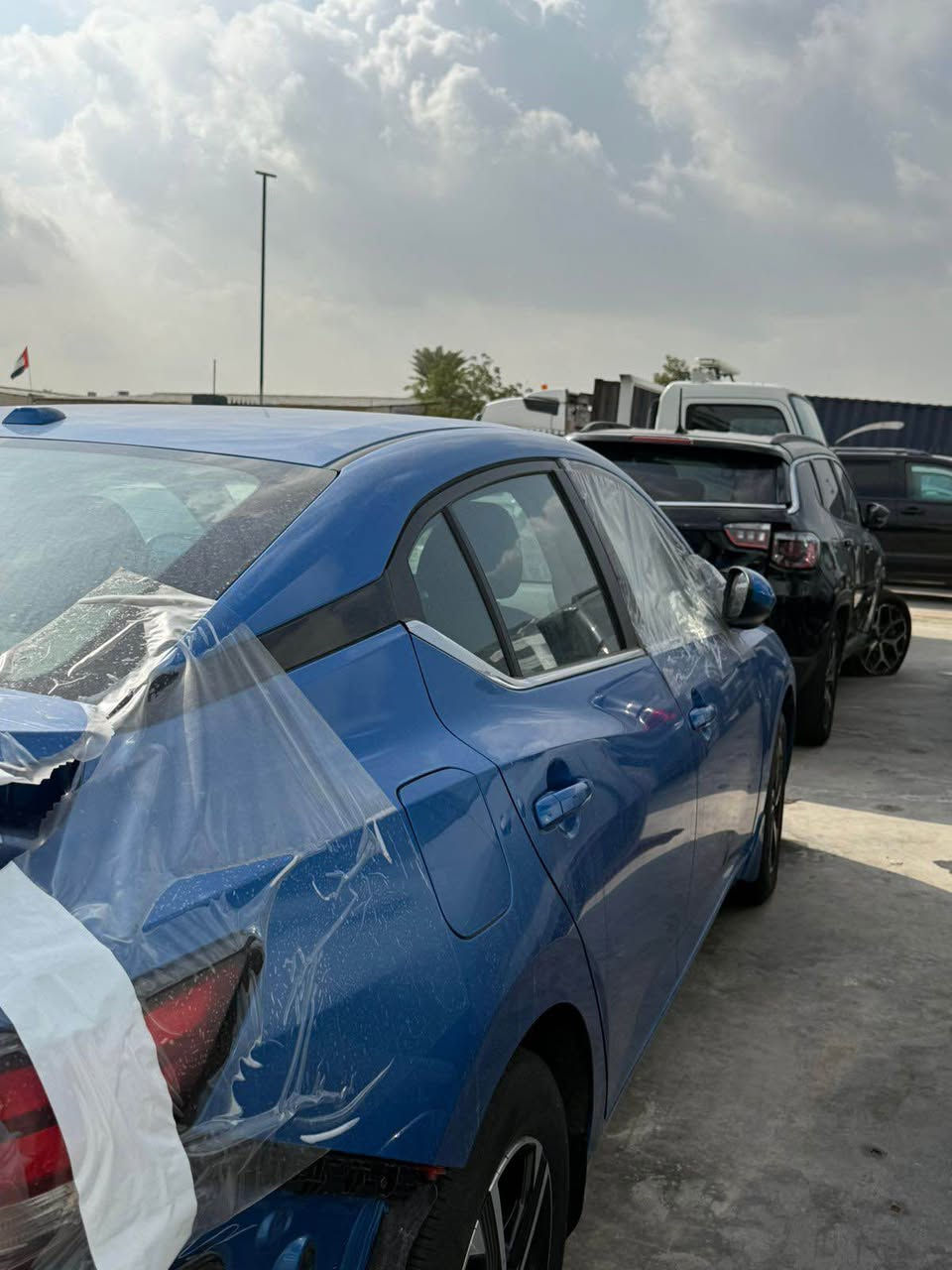 السلام عليكم من رخصة الادمن المحترم 
للبيع سنترا ( 2025 ) SV لون ازرقّ جويتي 
              ( حالياً في دبي ) 
حادث فقط صندوق ودعامية بدون ايرباك
وياهه صندوق ودعامية نفس اللون وبراكيت وروس براكيت 
( بدون تصليح ) 
ماشية 3000 زيرو 
السعر ( 98 ) ورقة بدبي 
نقل وكمرك ورقم اربيل تكلفة ( 38 ) ورقة 
***********
مكاني بغداد القادسية بغداد, العراق
