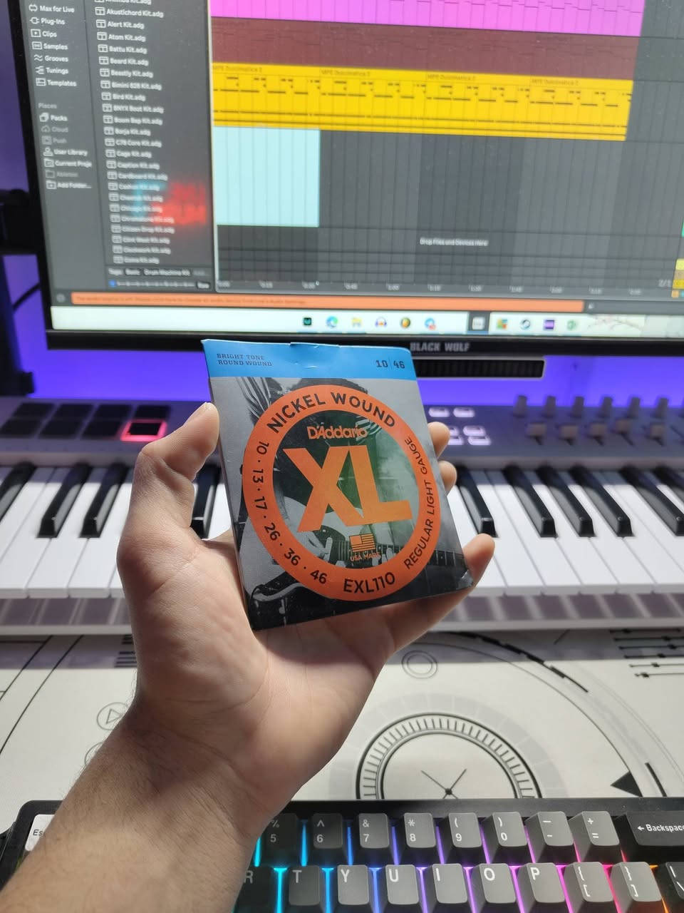 اوتار گيتار ماركة Daddario و Elixir 🎸
متوفر Electric guitar و Acoustic guitar 
متوفر جملة ومفرد 
الاسعار جداً مناسبة 
للتواصل/***********
متوفر توصيل لجميع محافظات العراق 🚚 🚛
