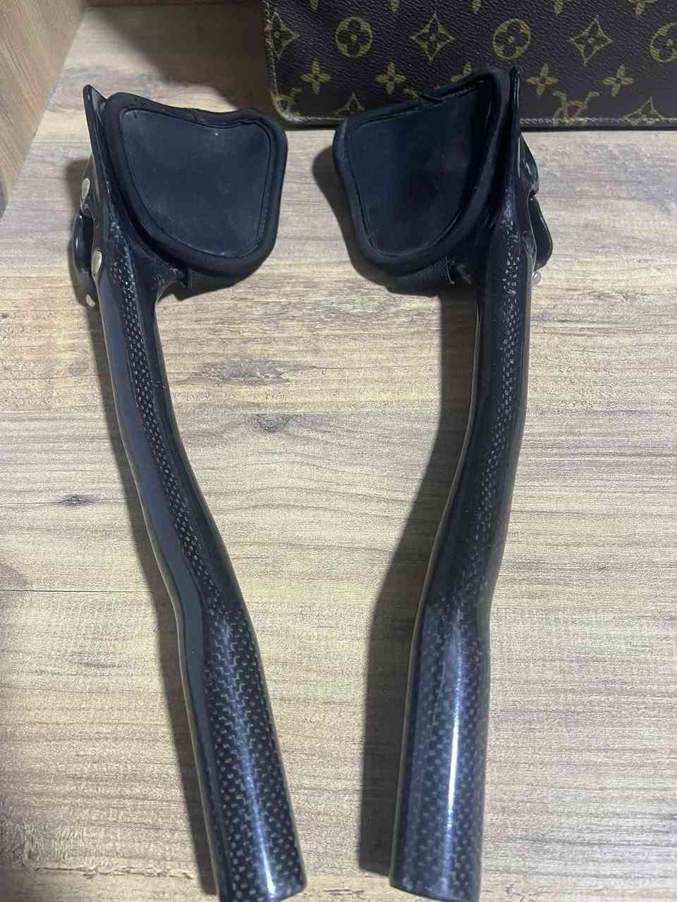 سكتات كاربون
ما مستعملات فقط مشدودات وفاتحهن من الدراجة 
السعر 20 الف 
عنواني السيدية


**إذا كنت صاحب هذا الإعلان وتريد حذفه لأي سبب، رجاءا أرسل رسالة إلى الدعم الفني**