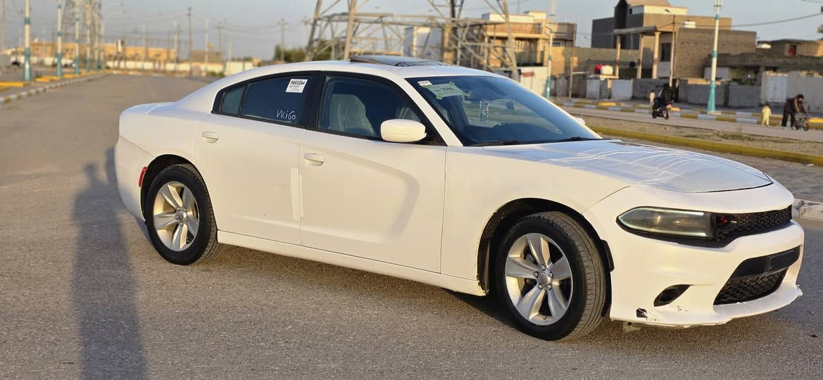 سلام عليكم
دوج جارجر 2016 فول سيارة 1/1 رقم بغداد انكليزي 

شاشه جبيرة فحته تشغيل عن بعد حساسات 

حادثة جاملغ وبنيد 

مكان سيارة سماوة مركز المدينة 

السعر ١٦٥ وبيه مجال 

***********
