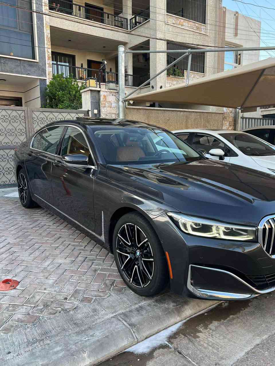 سلام عليكم BMW 740i x- drive 2022 وارد امريكي حادثها باب وجاملغ صفحه السايق بدون ايربالك السياره فول مواصفات داخل مشمشي مميز السياره كلش حلوه ومابيها أي نقص ماشيه 83 الف وموصفات ال bm معروفه اعلى المواصفات  رقم اربيل سياره بسمي السنويه تحويل ثاني يوم العنوان بغداد حي حطين قابل للمراوس حسب القناعه للاستفسار *********** بغداد, العراق

