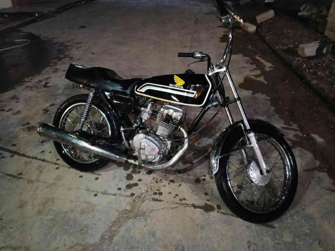 السلام عليكم دراجه للبيع ناقصها بس كابريتا اشويا تكطع المكينه ارشه 2018 شلع او معدل شرط. الرقم ***********.  السعر 250 بي مجال للشراي
