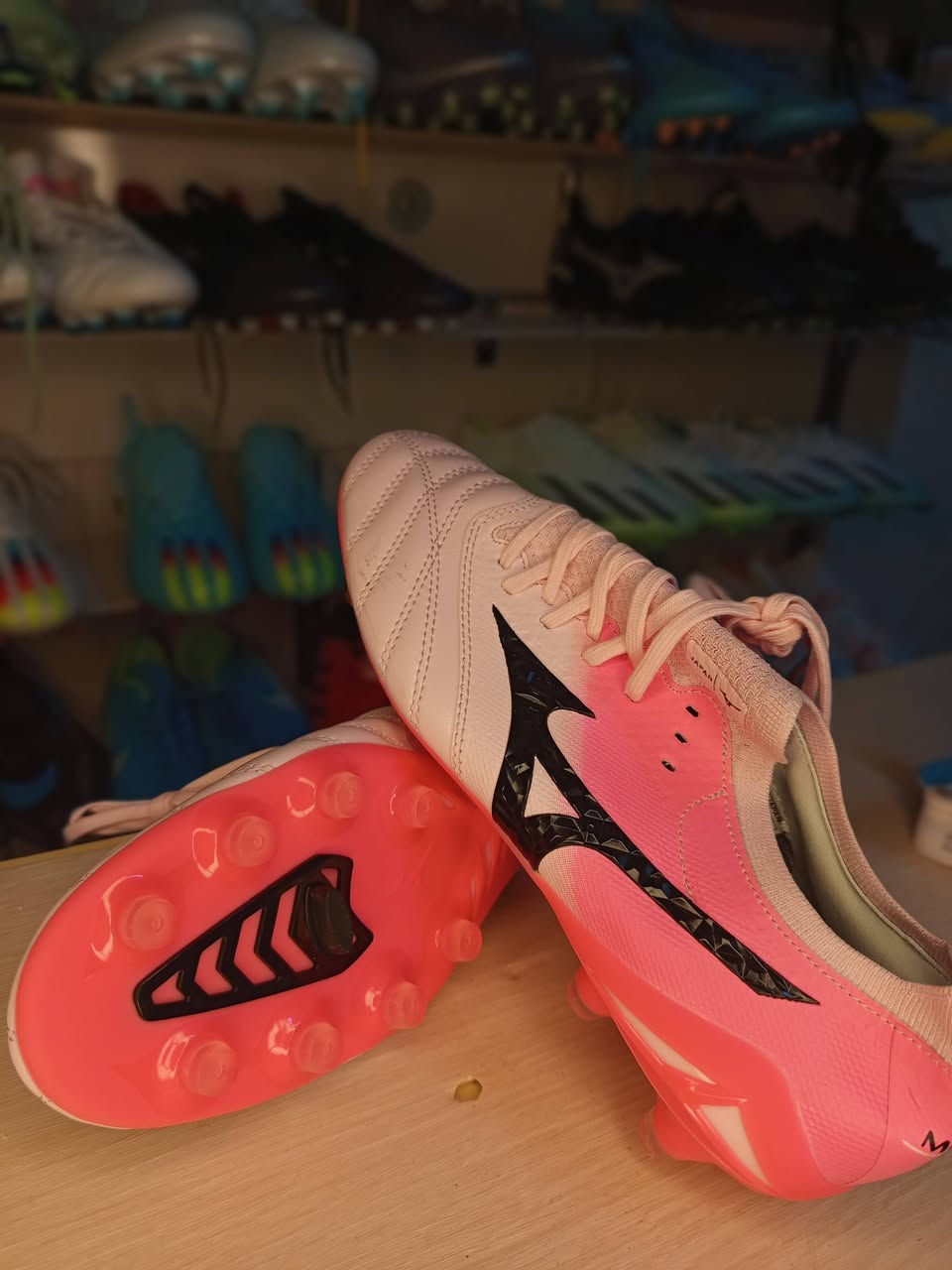 مازینو یابانی اصلی  قطعە  ویە توصیل25
شلع مجموعە 30 قطعە علی 15الف
قیاصات 40 حتی 45
واتساب-***********
