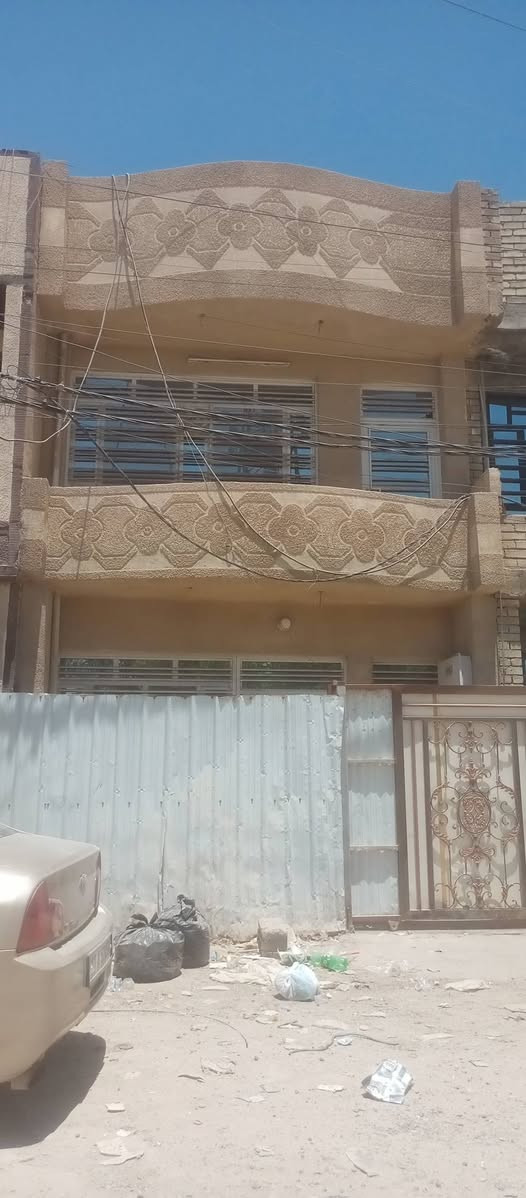 السلام عليكم ..بيت للبيع مساحه 50 متر 5×10 بناء من الأساس مدخلين صاله حولي مطبخ وصحيات طابق ثاني غرفتين نوم كبار وبيتونه وسطحين البيت نضيف جدا جدا موقع البيت شارع البدالة رئاسه الوزراء ع شارع عرض 15 متر قريب جدا عن شارع البداله البيت فارغ ويسلم عند فتح البيان  السعر المطلوب 155 مليون وبي مجال قليل للاستفسار عن باقي التفاصيل الاتصال ع 
***********
