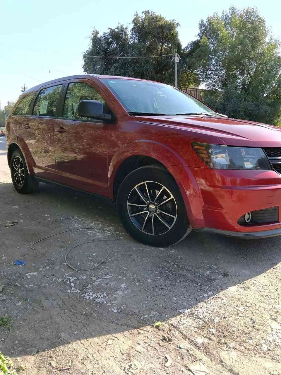 دوج جورني موديل 2009  احمر كرزي حادثها جاملغ امامي الأيمن والبنيدفقط  بجم  سليم  محرك 4سلندر  2400  كير ومكينة  جيد جدا  سيارة جاهزة تبريد تدفئة  صدر  تخم تاير ويل كب شاشة اندرويد وكاميرا دواره    كهربائيات كلها شغاله   بيها 5 قطع  صبغ  بدون  حادث  اثر شخوط و جراد  وصورها قبل الصبغ موجودة  ماشية 127800   رقمها مميز انكليزي جديد انبار / السعر المطلوب 96 ورقة وبيها مجال  حك الجية   وباسمي السيارة  للاستفسار العنوان 
  بغداد الجديدة /الغدير ***********  .. بغداد, العراق
