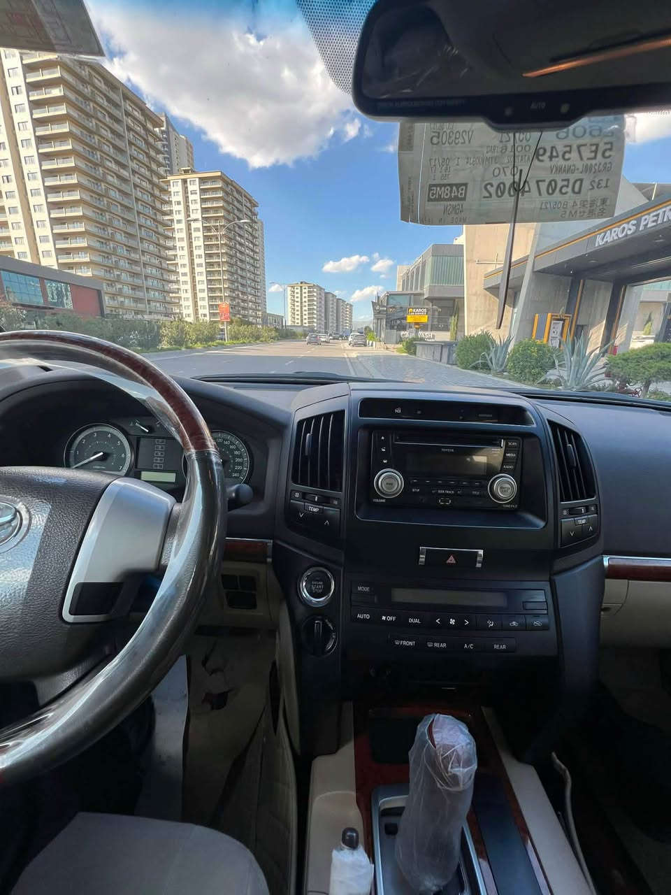 توێتا لاند کرۆزەر مۆدێل ٢٠١٣ 
Gxr v6
٨٩٠٠٠ کم ڕۆشتوە  بە شە رتی فە حس
تە نها ١ چالی بچوکی هە بوە جاک کراوە
تایە ی لۆک 
سە نە وی و ڕەقە می تا ٢٠٣٠ تازە یە
دە عمیە کانیشی بە شە رت قە ترە بۆیاخی نیە
***********
سلێمانی السليمانية, العراق
