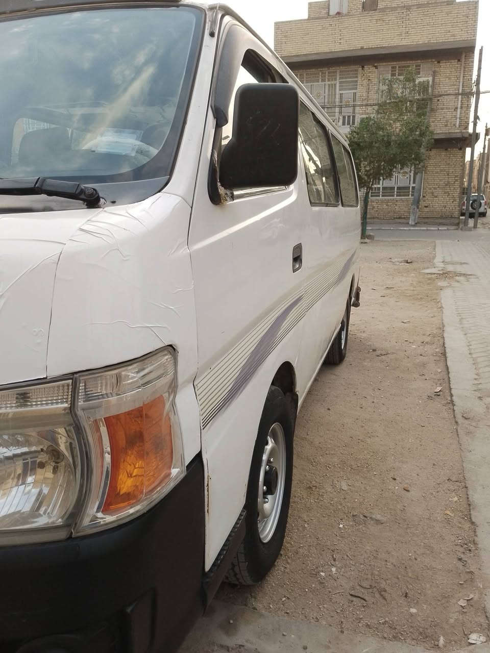 سلام عليكم نيسان لبيع موديل 10 السياره بسمي مصفره من كلشي رقم الشاصي بل تكمه تخم  تايرات جديد سياره خير من الله كبل لشارع بيه محرك ونجي ابو المجاول كير عادي السياره مصبوغه حزام على اثر طخات وخياسات رقم نكليزي بغداد العنوان بغداد مدينه الصدر السعر 87 وبيه مجال قليل ***********
