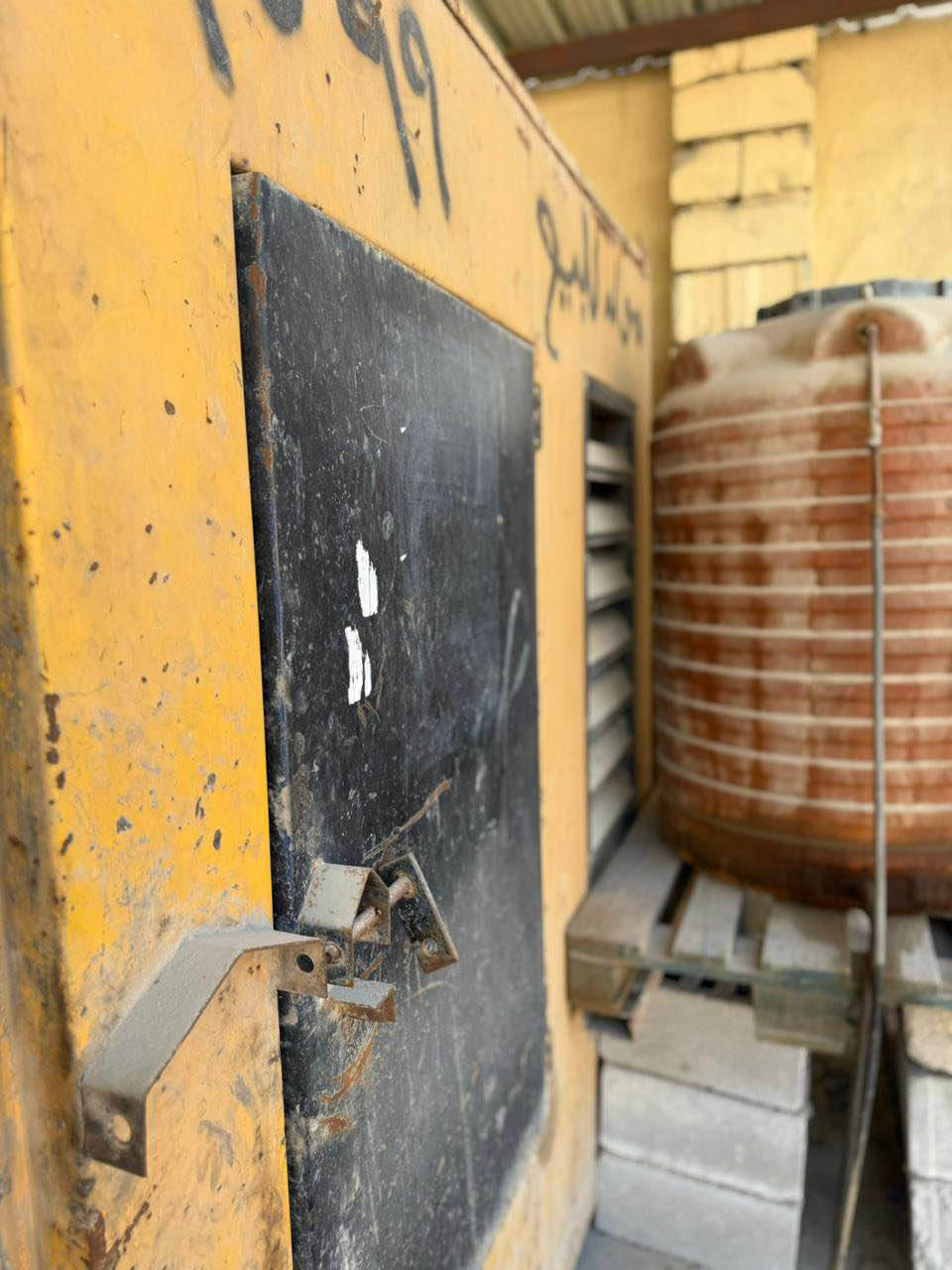 سلام عليكم للبيع مولد كمنز كاتم 250كيفي مسجله بل دوله مولده كلشي جديد بيه ب55وبيه مجال قليل شراي يتصل *********** البصرة, العراق
