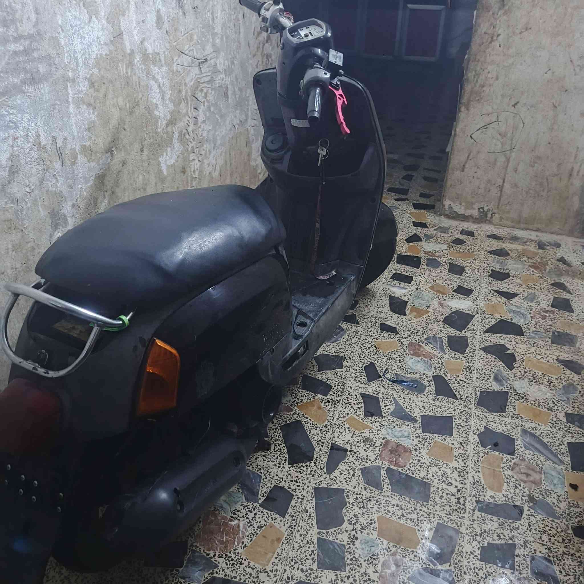 السلام عليكم دراجةللبيع بوليس نضيفة بس بي نواقص محرك مجفت مرة وحدة محرك حلو شلعة ومعدل خير من الله. أوراق موجودة السعر 350 وبيهة مجال العنوان بغداد سبع قصور رقم بي ولا ساب*********** وترهم مراوس بعدلة
