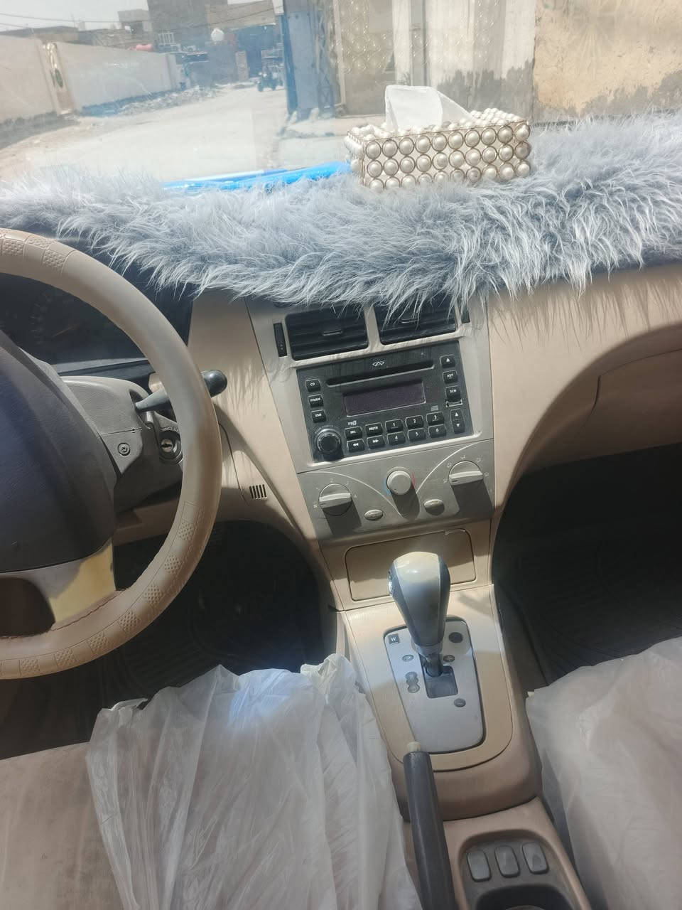 سلام عليكم سياره اي فايف شيري سياره نضيفه وحساسات شغاله رقم انكليزي هزه جديده سنويه 31سياره متعوب عليهى تحويل ثاني يوم بسمك نضافه ميه بل ميه داخل كله شغال تبريد ثلج سياره موديل 2013 فول مواصفات ستيرن تحكم كشاف ضباب للستفسار ***********اتصل وبك خير وتدلل
