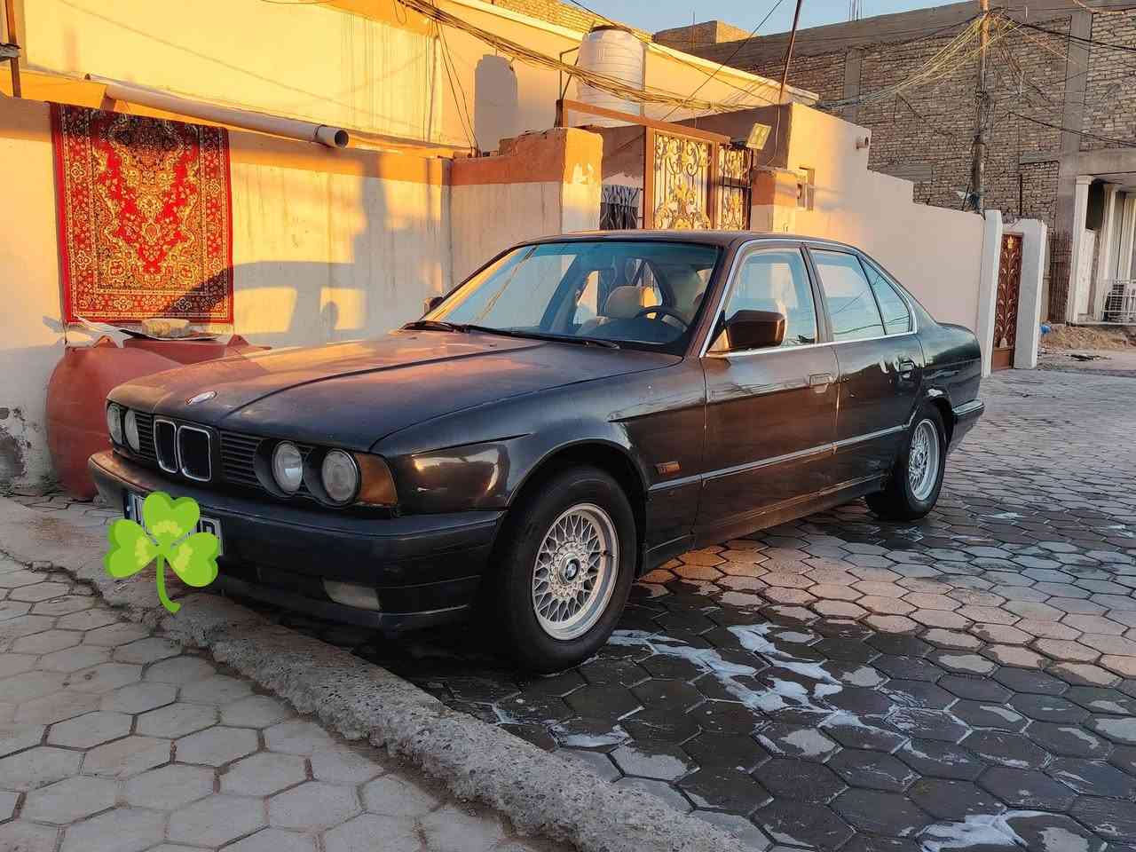 BMW كير عادي محرك مفتوح بيها ضربه حاملغ كدام جها السايق غرفه جديده مخرك كير جدد حاويه حداديه وره كدام جديده كربأيات كلها شغاله سعرها ٤٢ مكان سياره نجف للستفسار ***********
