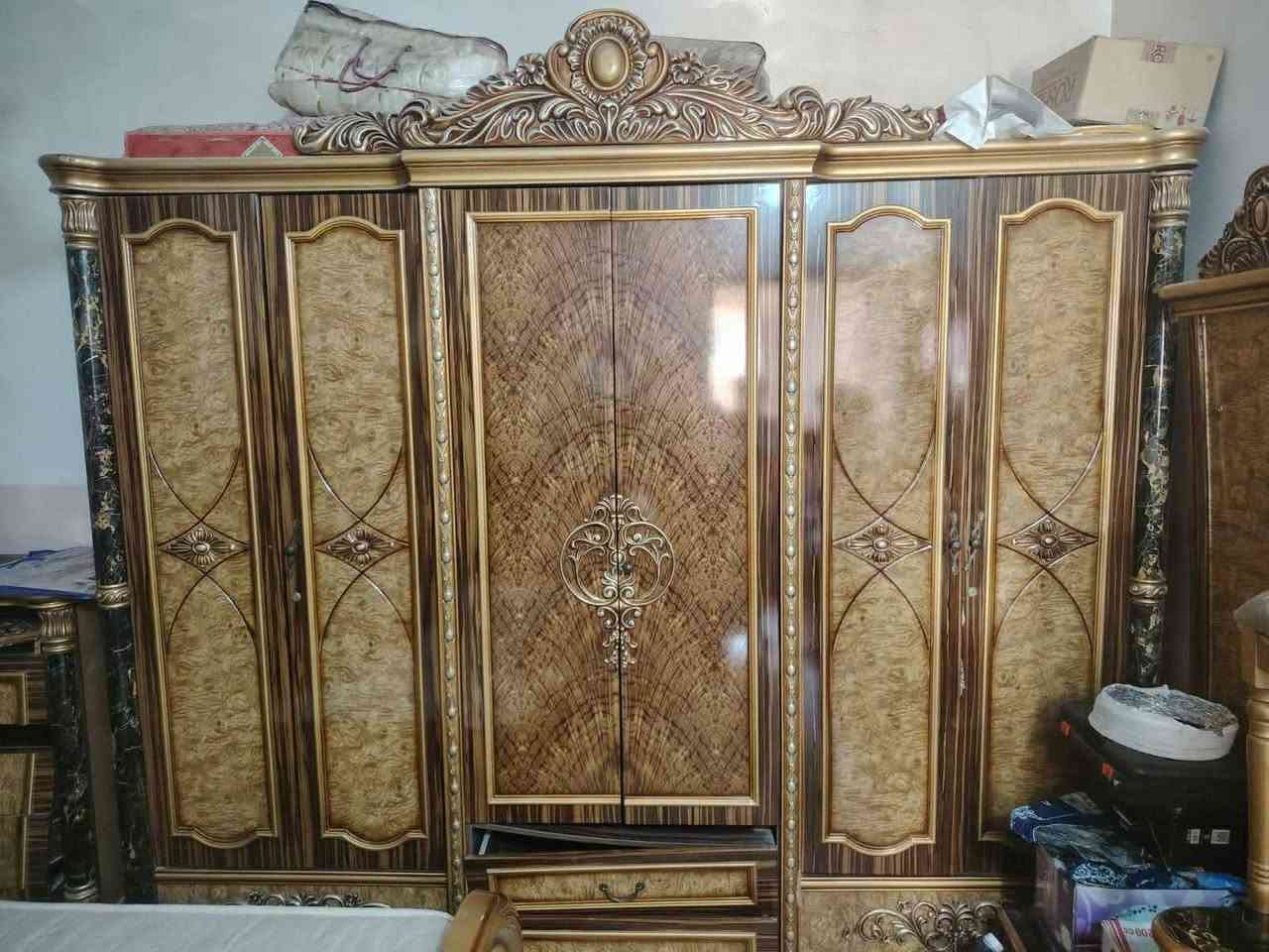 غرفه للبيع سعرها 200قفل بيع سريع شراي يتواصل معي مباشر ***********

