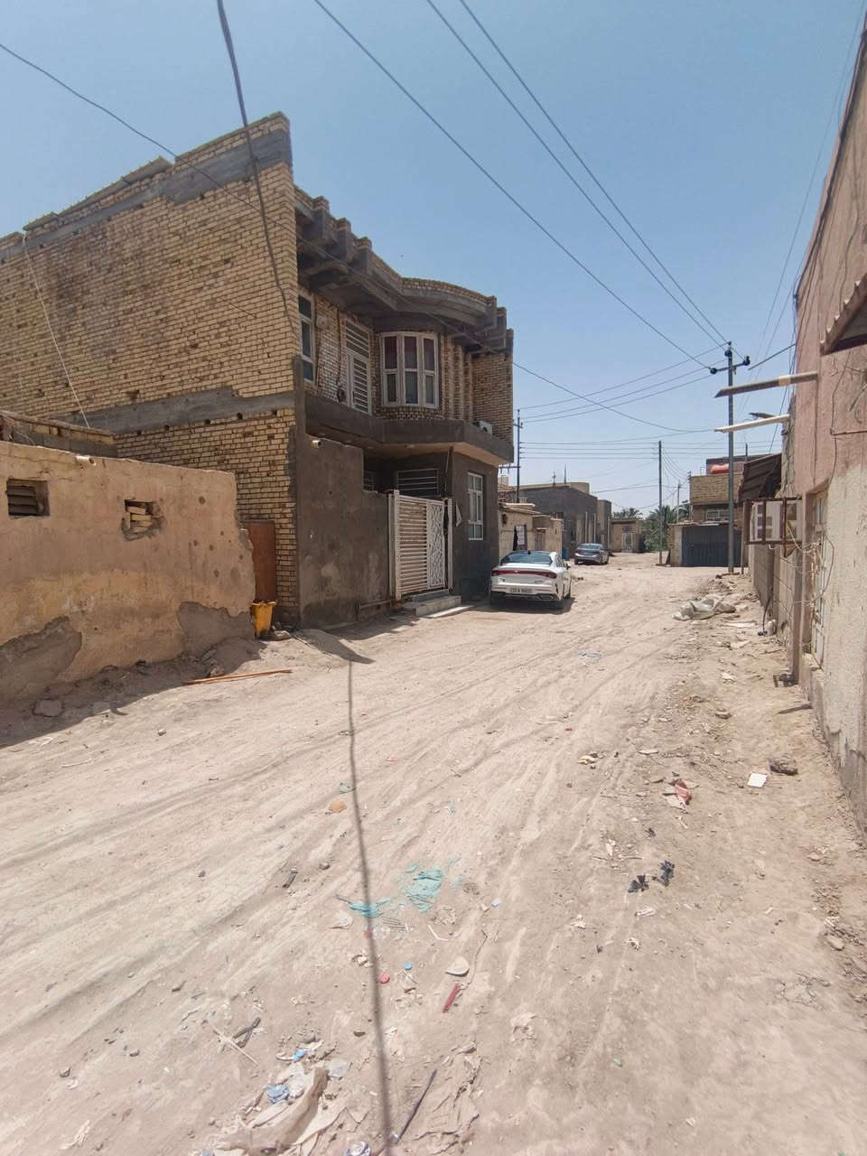 سلام عليكم بيت تفليش يعتبر قطعه زراعي مساحه ١٠٠ متر ركن بزعيلات قرب مجسر الإسكان من جهه السريع يبعد عن الشارع العام ١٥٠ متر أو اقل كافه الخدمات  السعر ٤٥ وبي مجال قليل مكلف بلنشر  رقم صاحب العقار ***********
