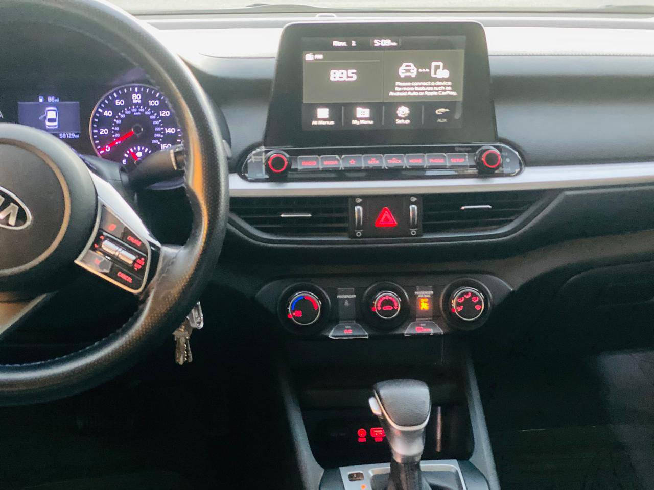 كيا فورتي 2021 وارد امريكي
محرك 20 بخاخ
اللون سلفر 
للاستفسار ***********
موصل الأيمن
السعر 160$
