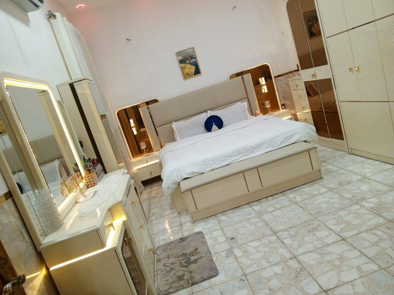 سلام عليكم
بيت للبيع مساحة 176متر
قرب شارع الحشد
للاستفسار 
***********ابو زهراء
