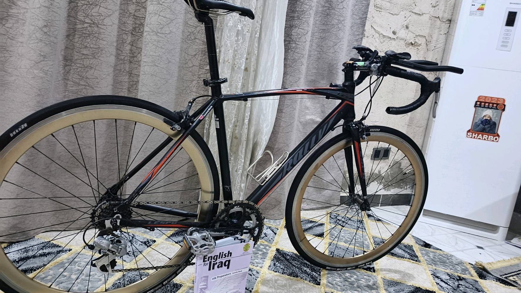 سلام عليكم
دراجة رود ماركة رايلي
اللمنويم كامل ماعدى الماشه حديد 
وزن الدراجة جيد جدا 
وياله اللمنويم نزال وبطيخة سبع بنط طرب
ثنين امامي سبعه خلفي 
دراجة مرتبة جدا وطياره كاملة مكملة تاخذها منا تطلع بيها محافظات منا 
وياها هدايا سكتات+عداد ذكي على القمر الصناعي
الموقع النجف الاشرف 
سعرها 250 قفل 
للتواصل ***********
