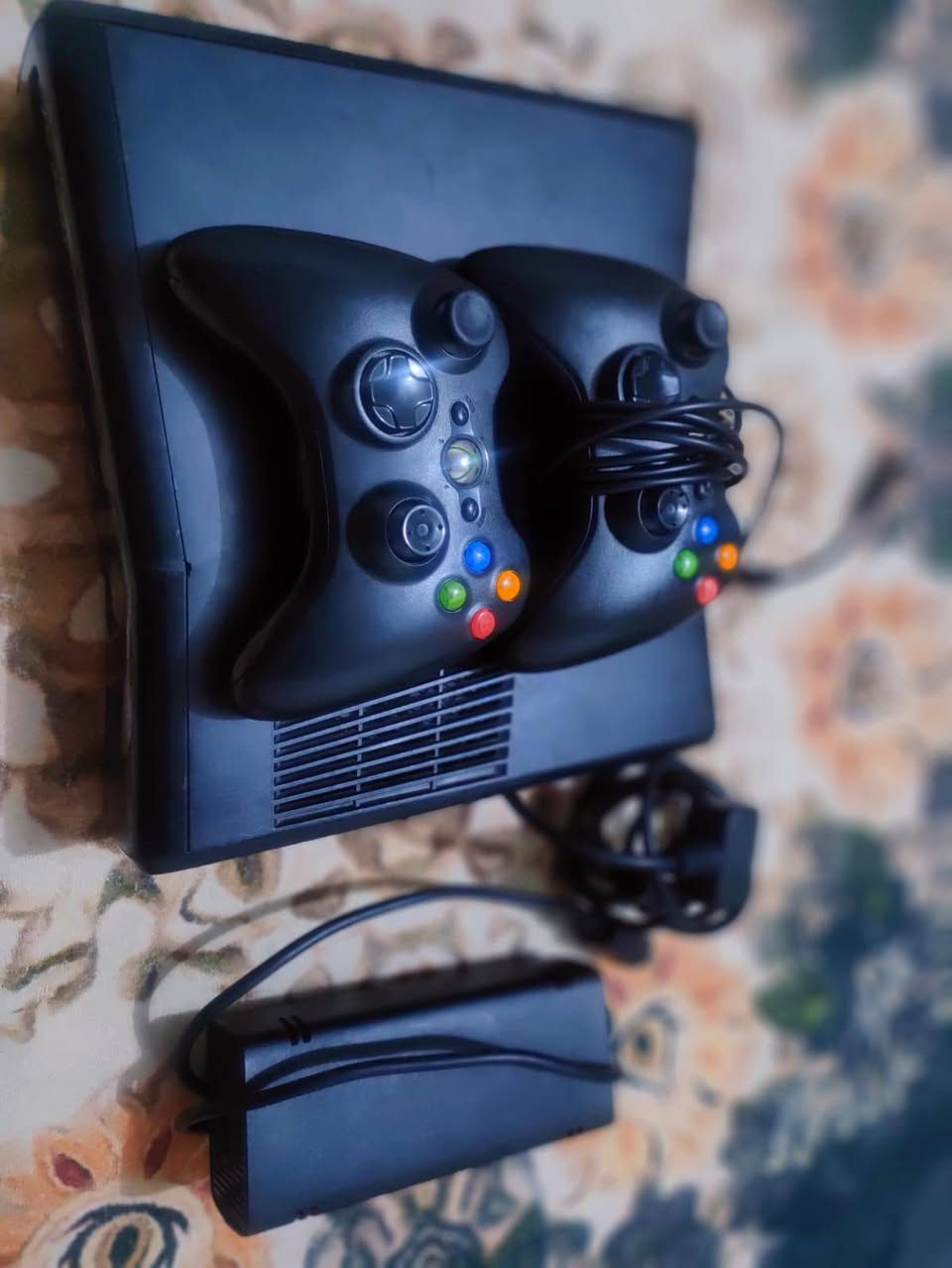 اكس بوكس 360 نظاف فول ما مفتوح نظام ارور بي 106العاب كلهن قويات  وياه جوستكات 2 بي بيس 2025السعر 120او بي مجال  مكن الحويجه شارع  البورص  ***********
