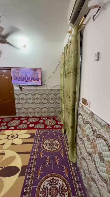 دار للبيع حي النداء منطقه ال58 قريب عله الشارع الكفيل التبليط جدا 
بناء جديد طابوك النهروان 100متر
طابقين الطابق الثاني سويتين يعني غرفتين وصاله ومطبخ عدد 2وصحيات عدد 2 للاستفسار الاتصال على الرقم ***********
