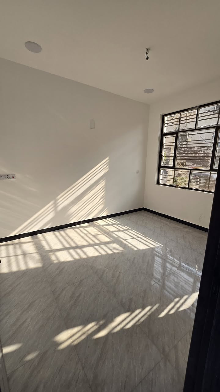 سلام عليكم
مشتمل ٦٠ متر للبيع

الواجهه 5 ونزال 12
بناء جديد بعدهه قيد الانشاء
تسليم خلال شهر فقط يسلم مفتاح
الطابق الأرضي 
مدخلين
طرمه استقبال ومطبخ غرفه نوم وخدمات
الطابق الثاني غرفتين نوم سويت بلكونه وسطح بيتونه
لوندري مال غساله 
بغداد الجديدة قرب الطاقه الكهرباء 
شارع عيسى 
*********** علي
***********
