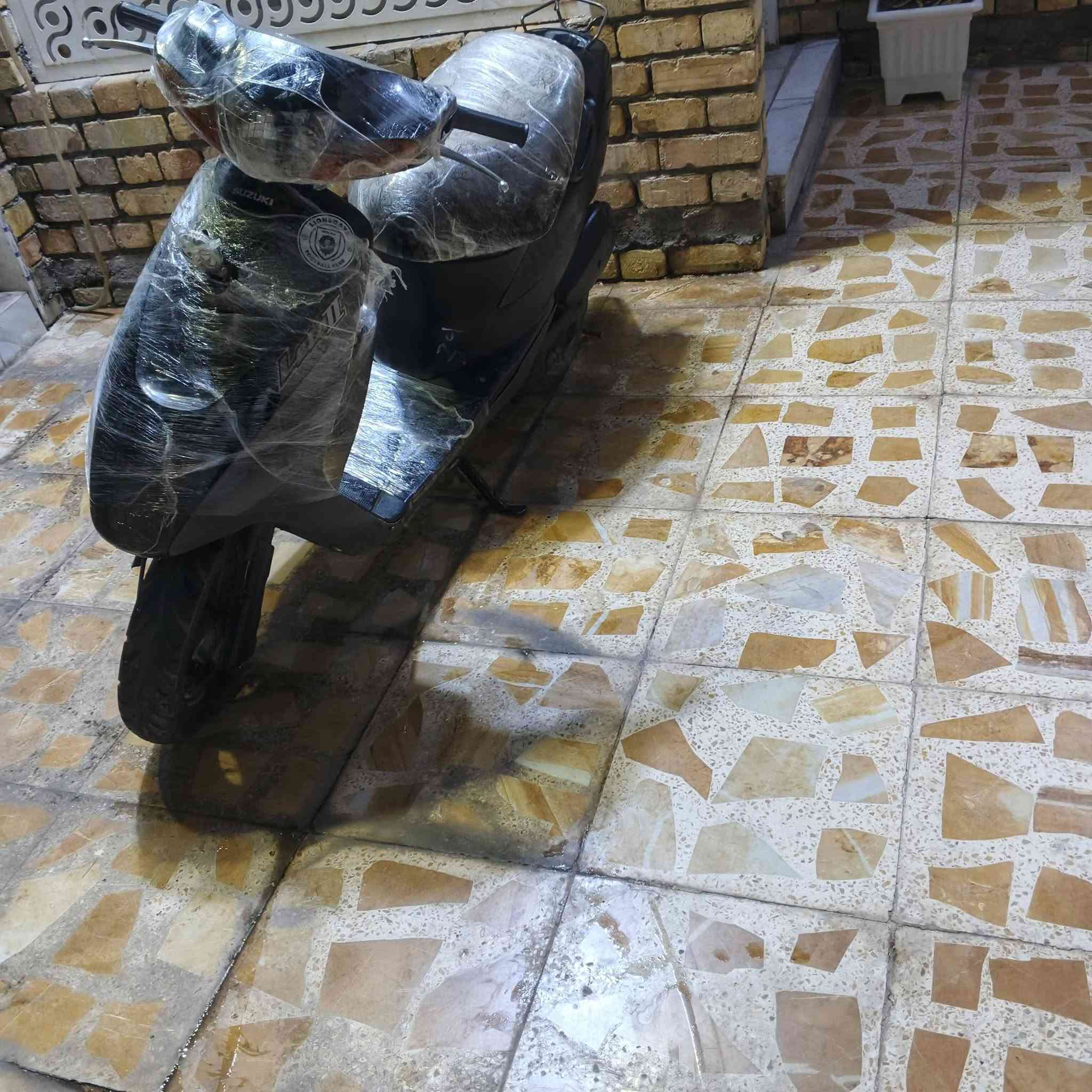 سلام عليكم
دراجه سازوكي للبيع 
لون: اسود
دراجه كلها شغاله الكهربائيات شغاله ماعده لايت مكينه مكفوله ونظيفه سلف وهندر شغالات صوت خشن دراجه مامجفته ولامفتوحه 
سعر: 250وبيها هواي مجال 
الرقم الاستفسار: ***********@
