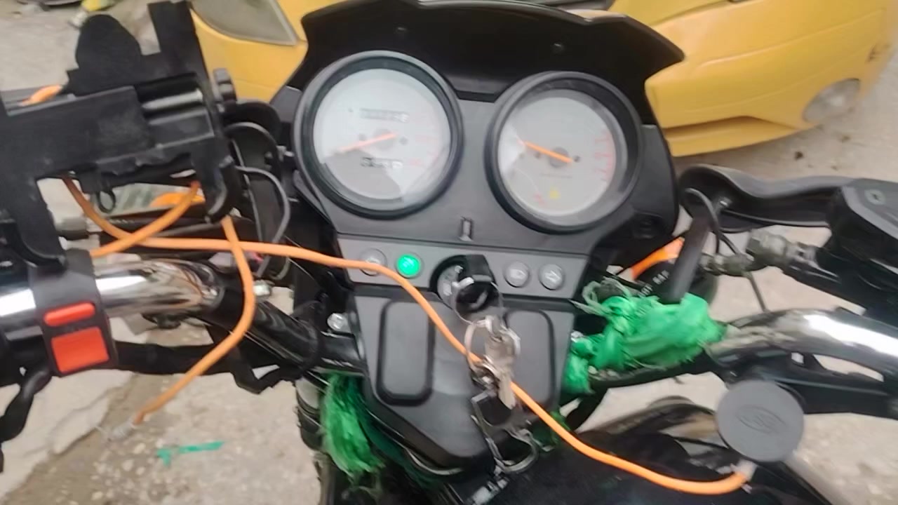 مليونين وميتين ٢٢٠٠ رقم سلمانية 
بيهاا مجال للشراي ***********
