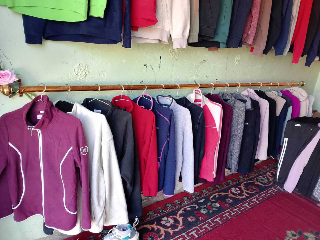 السلام عليكم 
بجايم رياضي السعر ٣٠٠٠
سويترات قياسات محير قطع حلوه ونضيفه السعر ٢٥٠٠
ترواكه فلس ٣٠٠٠
احذيه ب٨ فقط قياسات ٣٩/٤٠/٤١
الستاندات الخارجيه الاسعار تتراوح بين ١٠٠٠/١٥٠٠
العنوان /حي الربيع/السايدين 
***********
