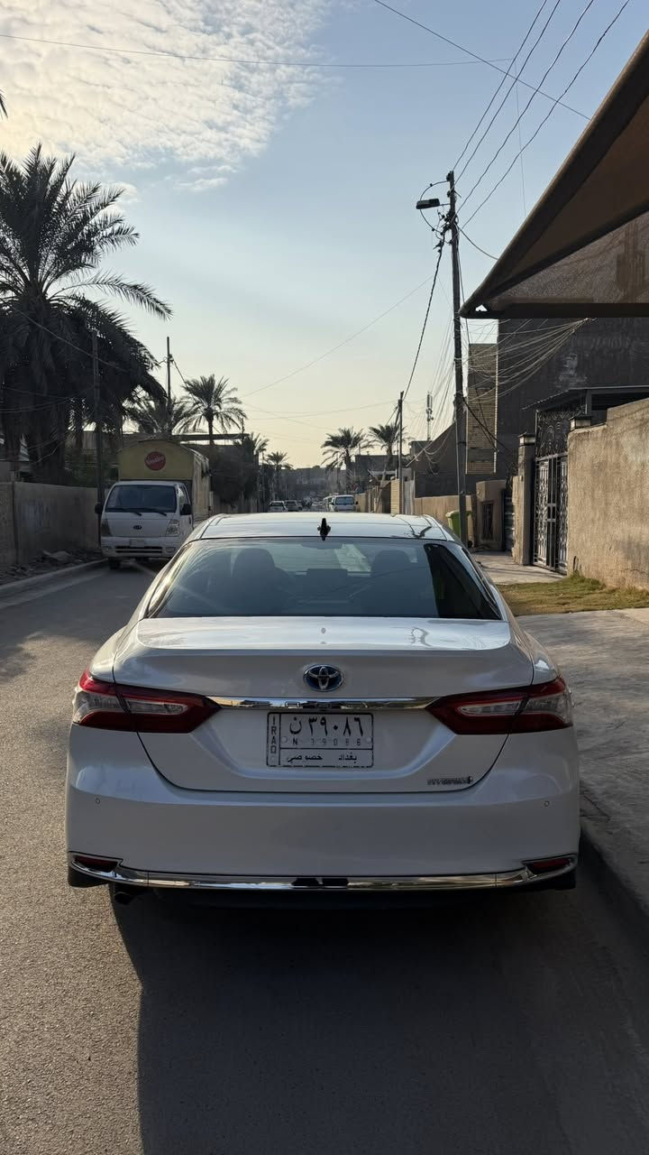 كامري 2023 هايبرد تجميع الصين 
فول مواصفات عده البردات و تبريد و تدفئة الكشنات 
ماشيه 61000 
السياره بيها بارد بالجاملغ الامامي الايسر على كد اصبع و صبغ بالبابين اليمنات 
مواصفاتها 
كشنات جلد كهرابائيه 
داتا شو
بانوراما 
مري جانبيه كهربائية 
رادار 
تحديد مسار 
حساسات اماميه و خلفيه
لايتات led امامي خلفي
عدادات دجتل 
شاشة وسطيه ١١ انج
السياره خاليه من اي اعطال ميكانيكيه او كهربائية اي نقص ما بيها
السعر 220 ورقه و بيها مجال 
للتواصل 
***********
***********
