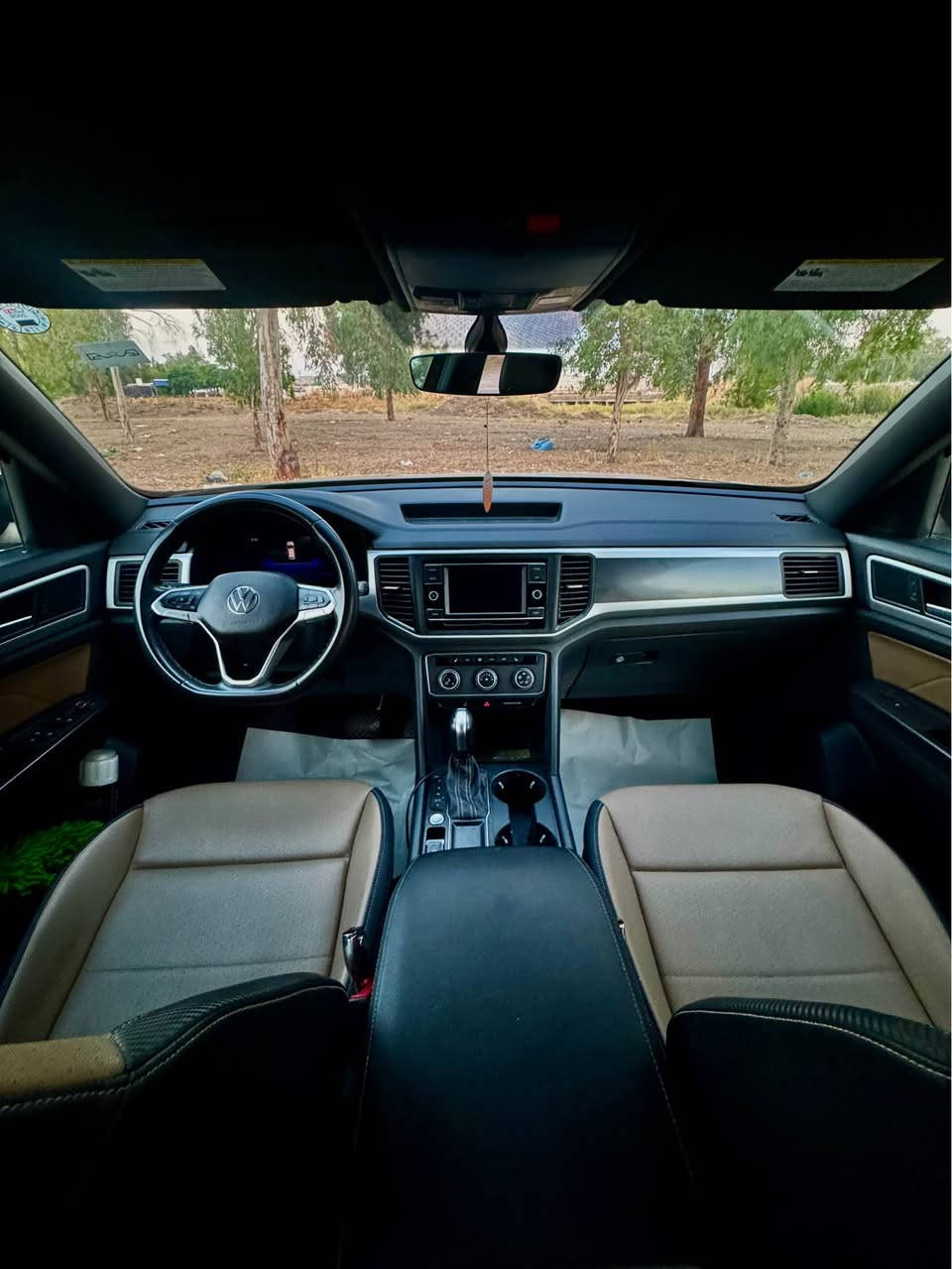 Volkswagen Atlas Cross Sport SE 2022

🔹 مۆتۆر: 2.0L Turbo
🔹 4 سیلەندەر
🔹 235 HP
🔹 FWD (Front Wheel Drive)

⭐️ مواسەفات

✅ Apple CarPlay
✅ Android Auto
✅ ڕاداری پێش و پشت
✅ کامێرای دواوە
✅ Lane Assist (خەتی جادە)
✅ Cruise Control (تەحدیدی سورعە)
✅ ئاگاداری بەریەکەوتنی پێشەوە
✅ کوشنی جلد
✅ کوشنی هیتەر
✅ کوشنی کارەبایی
✅ ناو قەیسی
✅ لایتی LED
✅ Bluetooth
✅ Climate Control
✅ برێکی وەستانی ئەلیکترۆنی
✅ ESC
✅ ABS
✅ سنسۆری پارکینگ
✅ Push Start
✅ Smart Key

سەیارەکە هی ژێر دەستی خۆمە بەناوی خۆمە ڕەقەم و سەنەوی و هەزە نوێیە هەموشتێکی بەشەرت گێڕ و مەکینە کارەبایات هەموی بەشەرت ماشاڵای لێبێت تەقەی نیە هەمو گیانی بەشەرتی سۆنەر 
1 پارچەی بۆیاغه لەگەڵ چامڵخی کەمێک تەعدیلە پێش و پشت کەپسە ئێڕباگ بەس سوکان تەقیە بۆ ڕەقەم شانسی نامە بنێرە 

📞 ***********
📱 WhatsApp / Viber

تێبینی: گۆرینەوەش ئەکەم بە ئەتڵەس کروس 6 پستن فول مواسەفات🖤 أربيل, العراق
