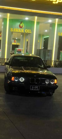 سڵاوی خوای گەورەتان لی بی ئەمBMWمان هەیە بۆفرۆشتن ماشەڵا شتی پاکە سەیا...