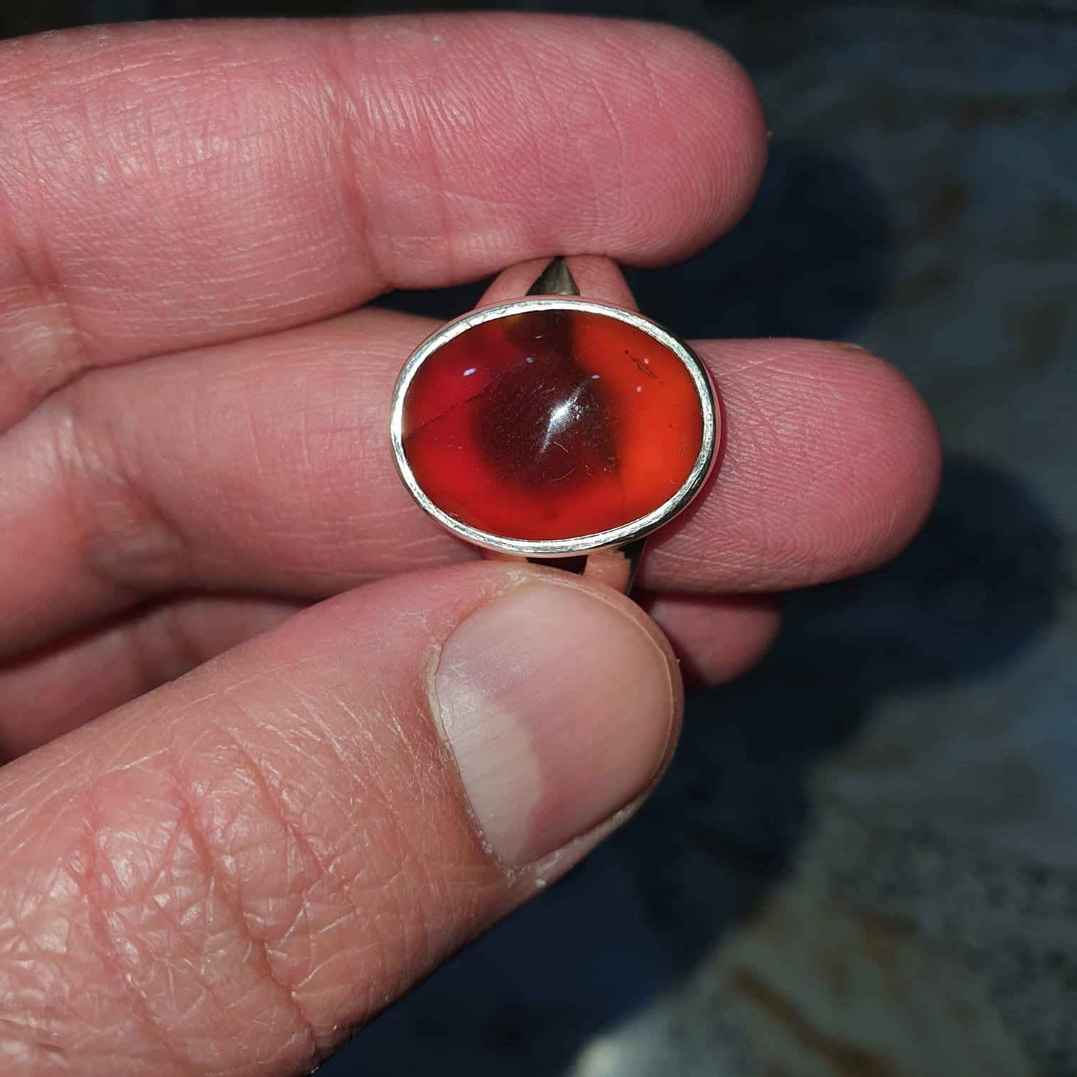 عقيق يماني حر زجاجي صياغة يدوية قياس الخاتم 23 قياس الحجر 19 ملم / يوجد توصيل لجميع المحافظات


**إذا كنت صاحب هذا الإعلان وتريد حذفه لأي سبب، رجاءا أرسل رسالة إلى الدعم الفني**