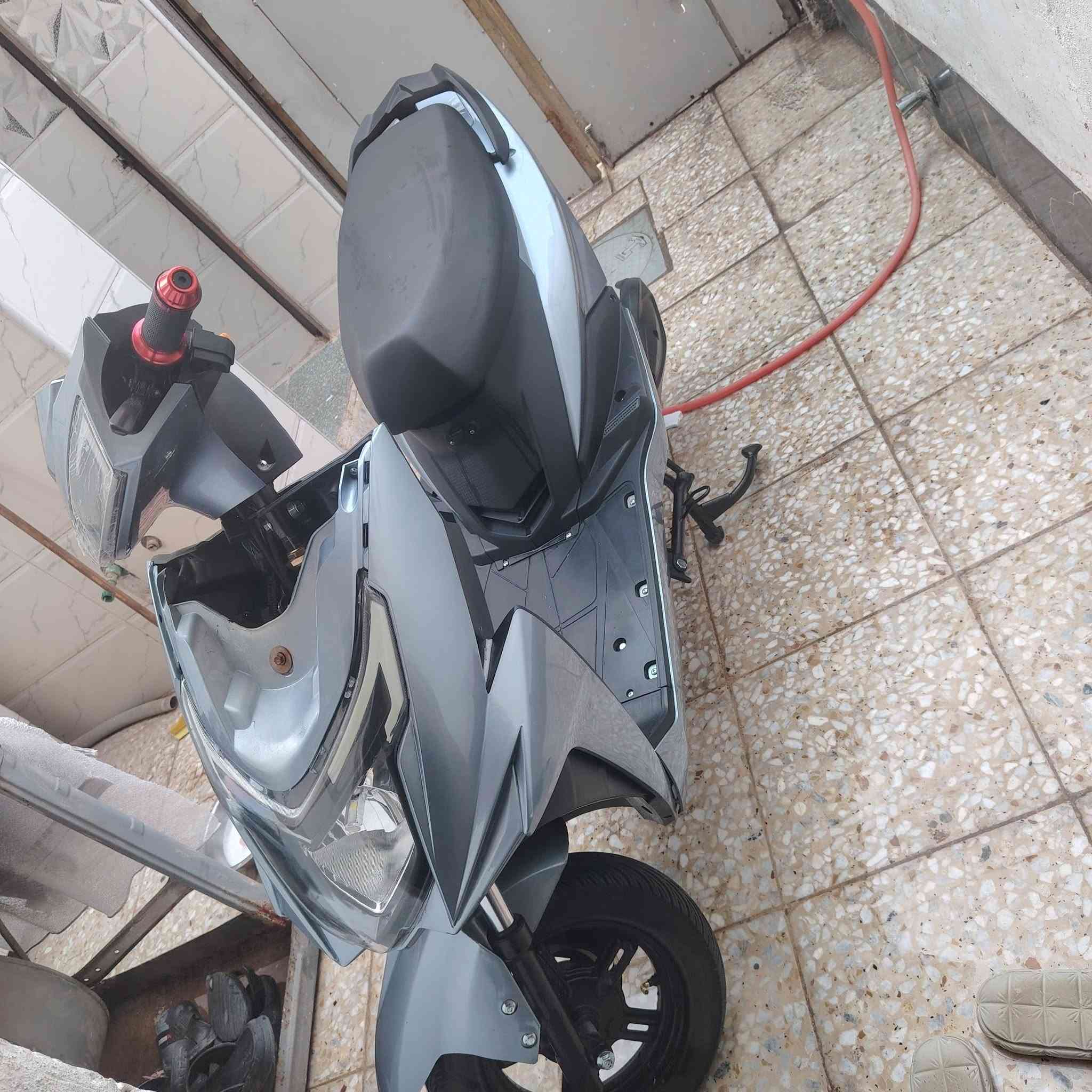 سلام عليكم
دراجه سكنس نضيفة كلش جديده سالها 3اشهر نازلة من ارنبه مابيها اي شي بطاريات فول شحن فول اي نقص ماكو سرعتها 63 بكاني بغداد الشماعية سعرها 525وبيها مجال بسيط ***********الهاتف متواجد وتساب او تصال وشكرا
