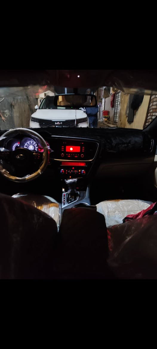 للبيع او مراوس بعاليه اوبتما ٢٠١٥ وارد امريكي حادثها من امريكا باب سايق وهنا حترك المحرك ونصبغ داخل الحوض مال محرك والبجم السياره مصبوغه قطع اني ابيع حزام  السياره معمره تعمير كامل جديد واصلي المحرك ٢٤٠٠  مفتوح ومعلى كازكيت يعني تسحك بانزين عادي بدون قطرة دونز 
داخل جلد جديد بصمه تحكم ستيرن فول كشن كهرباء نضام ايكو تخم تاير جديد صدر جديد سياره كلها غراضها مشدودة جدد سعرها 100 ورقة بسيط مكانها بغداد  للاتصال ***********
