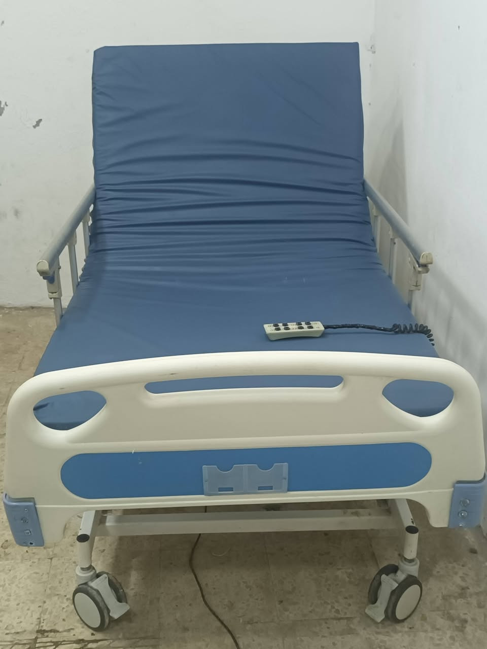 تخت طبي كهربائي للبيع
0780791113
200دينار 
 200دينار برفع الضهر ورأس 
وبرفع التخت كامل مزود بحواجز لحماية المستخدم


**إذا كنت صاحب هذا الإعلان وتريد حذفه لأي سبب، رجاءا أرسل رسالة إلى الدعم الفني**