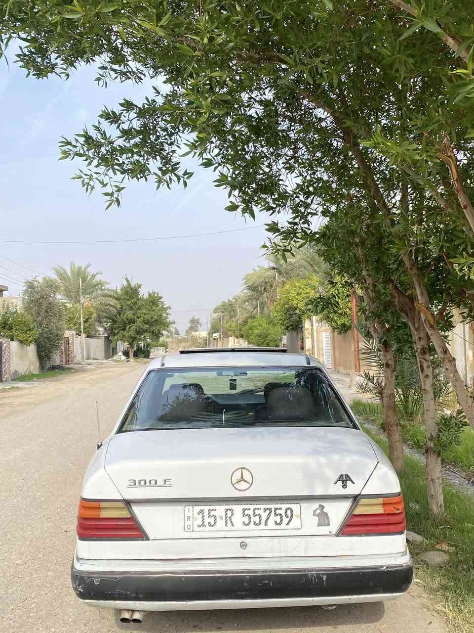 السلام عليكم
مارسيدس دب E300

محرك بطة 2500 قبق اسود 
موديل 88

معدل وشلعة كلش حلوة 

منضومة احتراق بنزين  جديدة كلها 

تخم تاير 

صدر امامي خلفي جديد  

بيها خياسات خفيفة 

بيها قاعدة وحدة مصلحها  

كمبريسر شغال  راديتر جديدة بلصندوك  يحتاج مراوح فقط 

غرفتها70/100

تعال شوفها بيك خير ودال

السعر 46 وبيهامجال  

مكان ديالى ناحية ابي صيدا 

رقمي ***********

مراوس حسب القناعة
