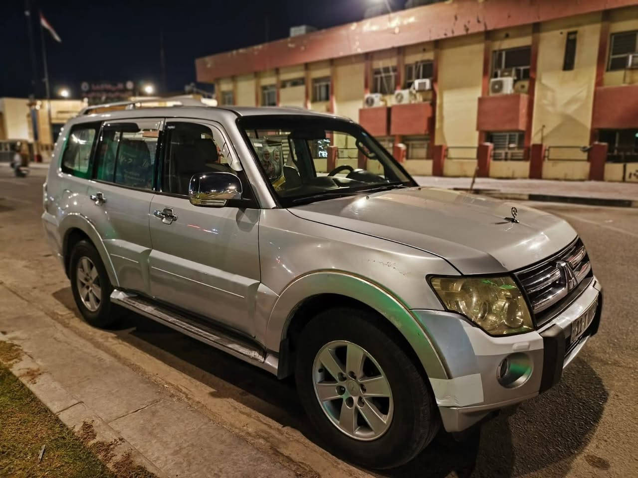 باجيرو موديل 2008 محرك 3500 
مقاعد جلد كهرباء 
رقم بغداد الدولي سنوية وهزة جديدة
محرك 6 سلندر 
تخم تايرات جديد 
باسمي تحويل ثاني يوم 
حدادية وصدر جديد متصرف عليها ابد 
سيارة نظيفة ومالت بيت 
بيه قطعتين رش جاملغ اثر شخوط و نص الباب مالت السائق 
الباقي كفالة كير ومحرك وكشر 
عنوان كربلاء المقدسة 
السعر جدا مناسب 118 وبيه مجال للشراي 
تواصل اتصال فقط ***********
