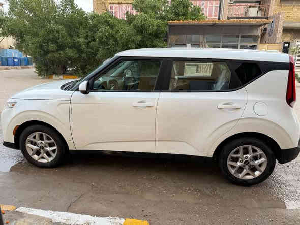 السلام عليكم 
كيا سول موديل ٢٠٢٢ 
رقم بغداد بأسمي 
ماشية ٤٣٠٠٠
حادث باب السائق مبدل فقط 
سيارة مدوشمة ارضية وكشنات 
جاهزة خالية من النقص 
السعر: ١٦٢ 
الرقم: ***********
