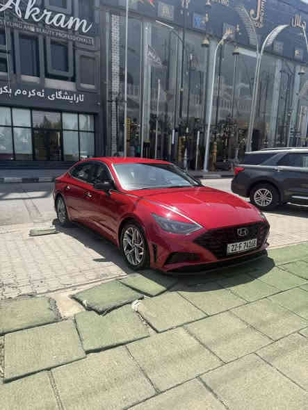 السلام عليكم 
سوناتا موديل2020 وارد أمريكي 
فول مواصفات ...  ماعدا الفتحه  
مكينه 2500
مواصفات: 
بصمه تشغيل وابواب وصندوق 
اشاير بالمري 
فول تحكم استرين 
مانع تزحلق
مثبت سرعه

حادثها  جاملغ وباب صفحه الصدر ومطخوخه بنفس المكان واضحه بالصوره
رقم صاحب السيارة
***********
السعر :: 165 وبي مجال بسيط
