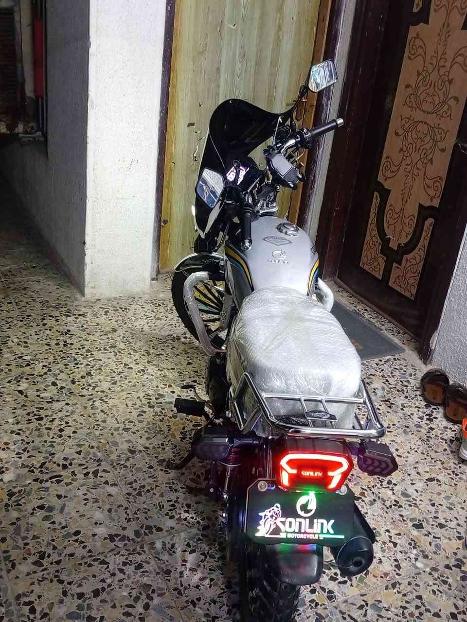 ياالله السلام عليكم سونك ايراني موديل 24 خمسه كير دراجه احلا من الصور ممفتوح بيها برغي بلاديه ونضيفه من كل نواحي زوج تايرات جبلي شادلها محرك ناعم شرط شلعه ومعدل اوراق جاهزه سعرها 800وبيها مجال حك جيه مكاني بغداد حي الجهاد ‏‪***********‬‏
